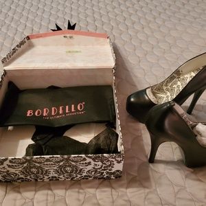 Womens Sz 7 Bordello Black Platform Pumps